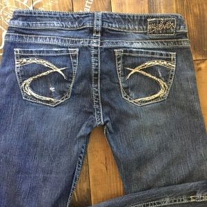 Silver Tuesday Jeans. Size W28/L33. *Distressed*